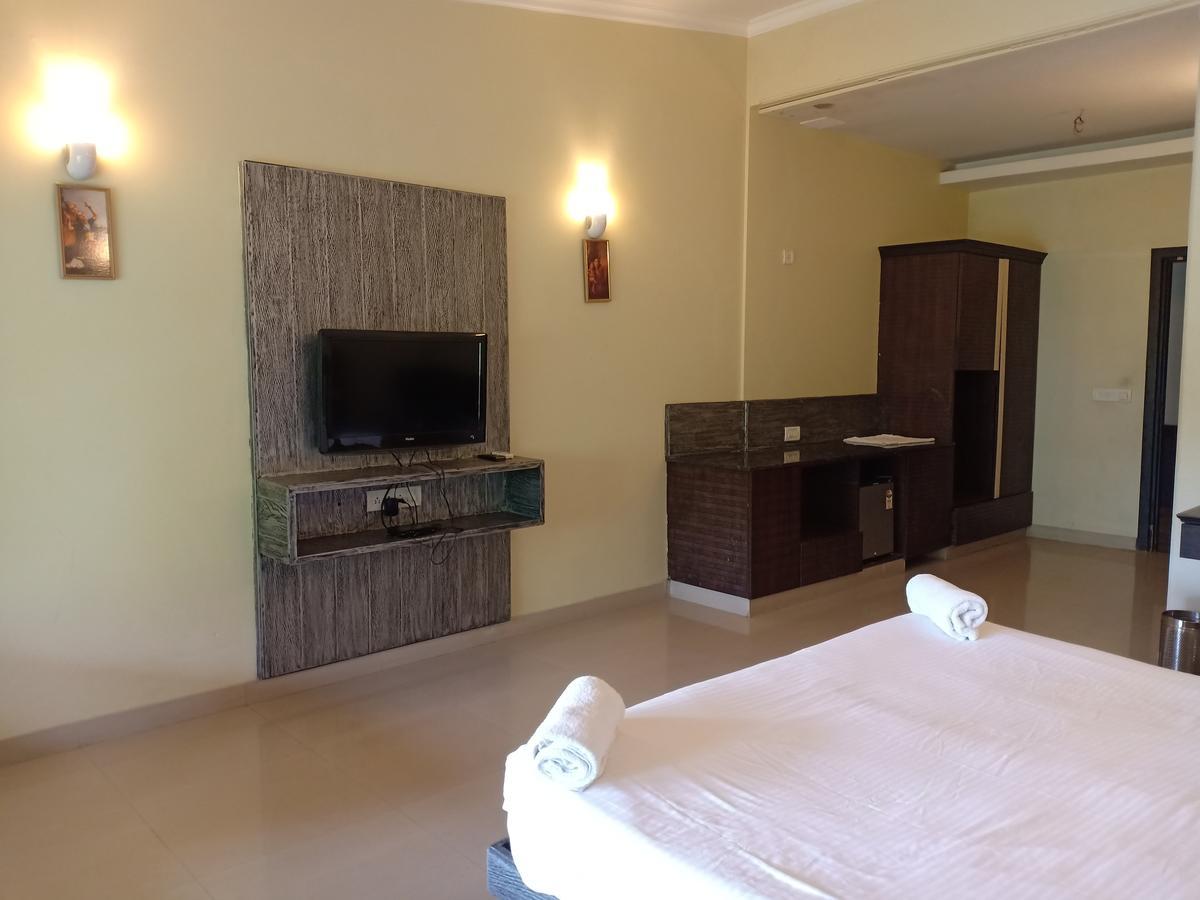 Mystica Resort Лонавала Екстериор снимка